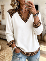Top informal con cuello en V y estampado de leopardo con estilo