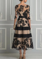 Vestido de noche midi de malla y encaje floral elegante y exquisito