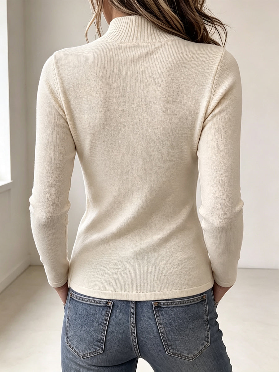 Schickes asymmetrisches Strickoberteil mit mehreren Knöpfen