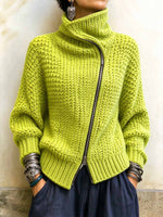 Grobstrickpullover mit asymmetrischem Reißverschluss und Rollkragen