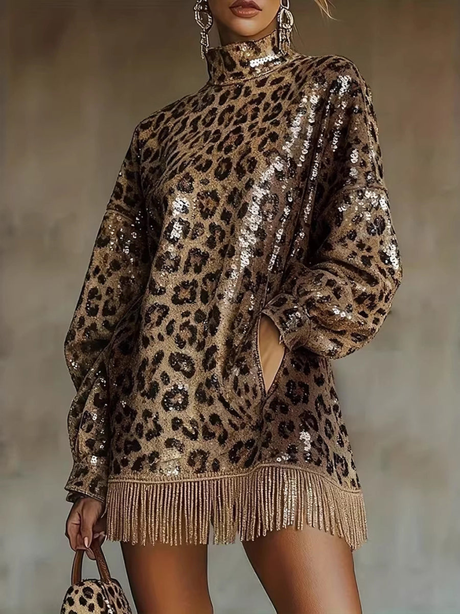 Minivestido elegante con flecos y lentejuelas con estampado de leopardo