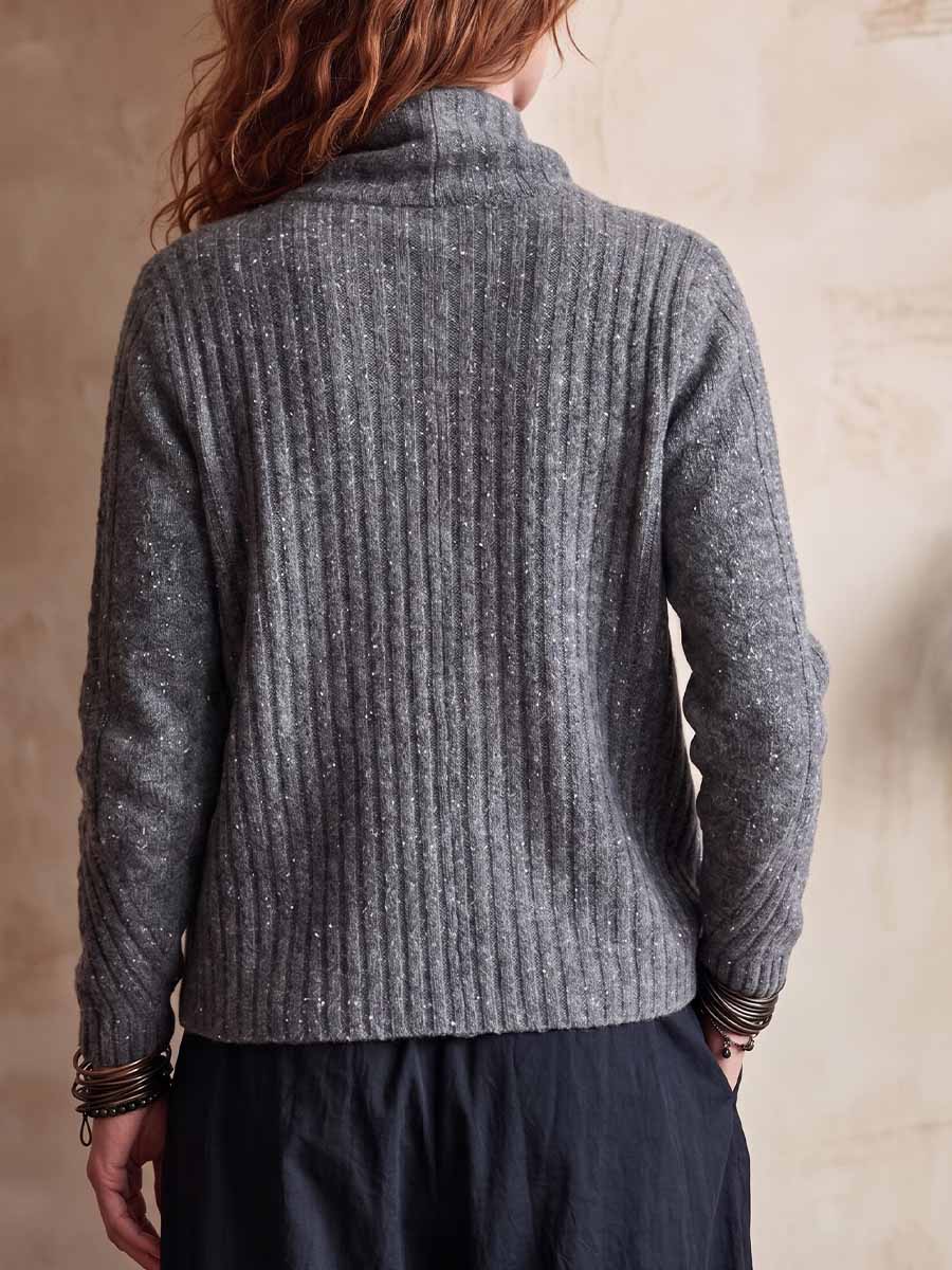 Top da donna in maglia a maniche lunghe tinta unita con delicati riflessi, colletto rialzato e vestibilità comoda