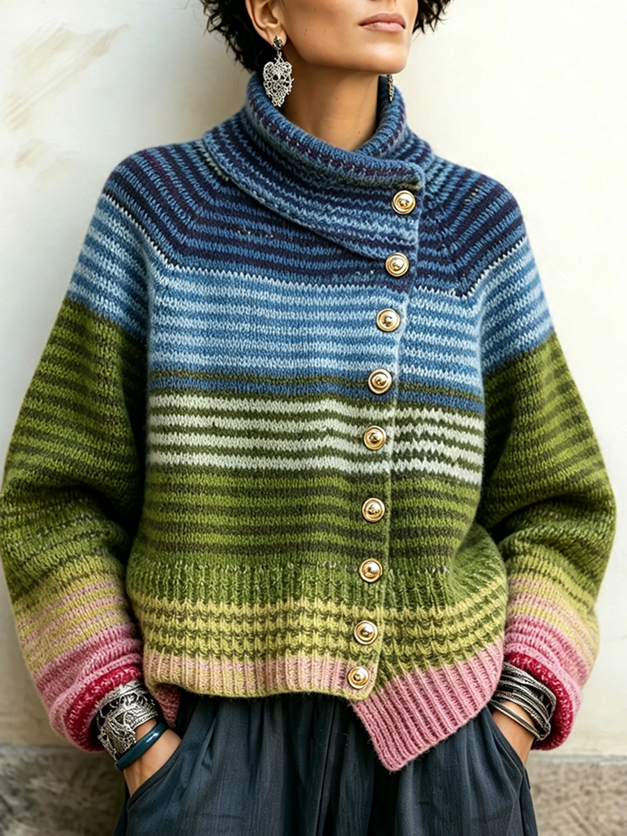 Accogliente maglione lavorato a maglia a collo alto a righe sfumate