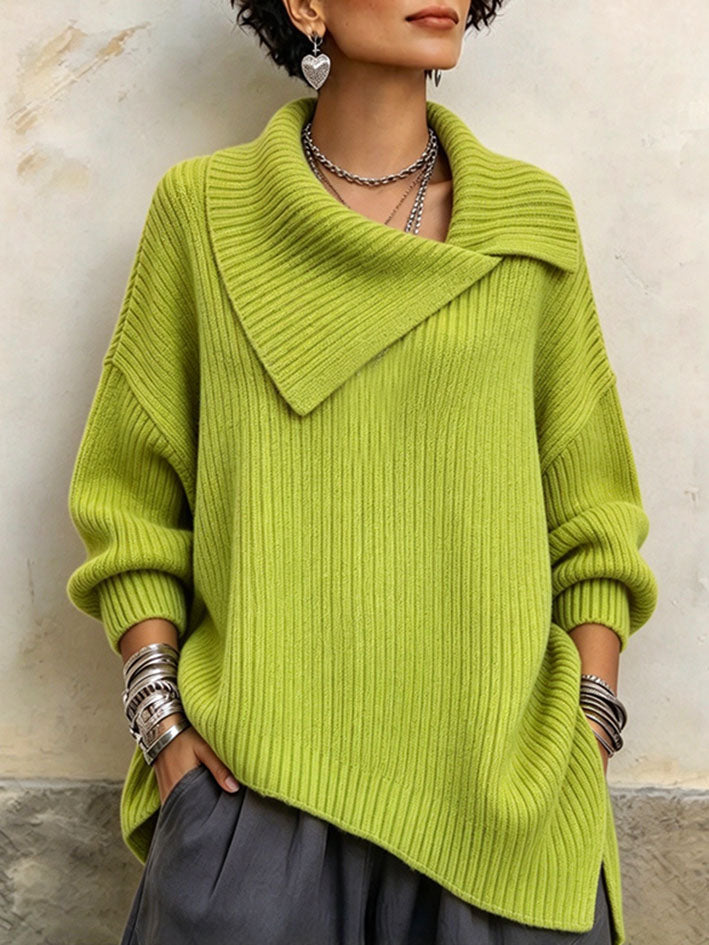 Comodo pullover in maglia a coste con colletto asimmetrico