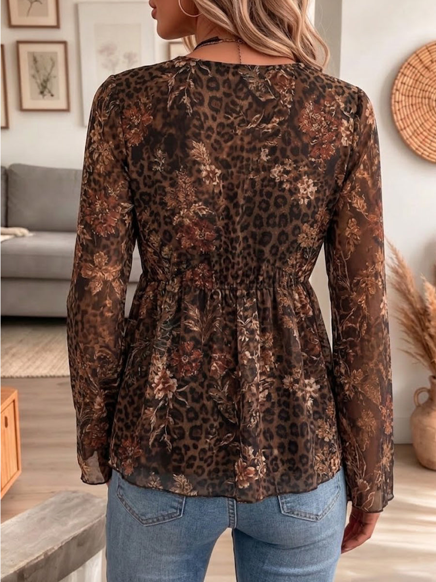 Top con cuello en V y lazo en la parte delantera, paneles con estampado floral y de leopardo y dobladillo con volantes