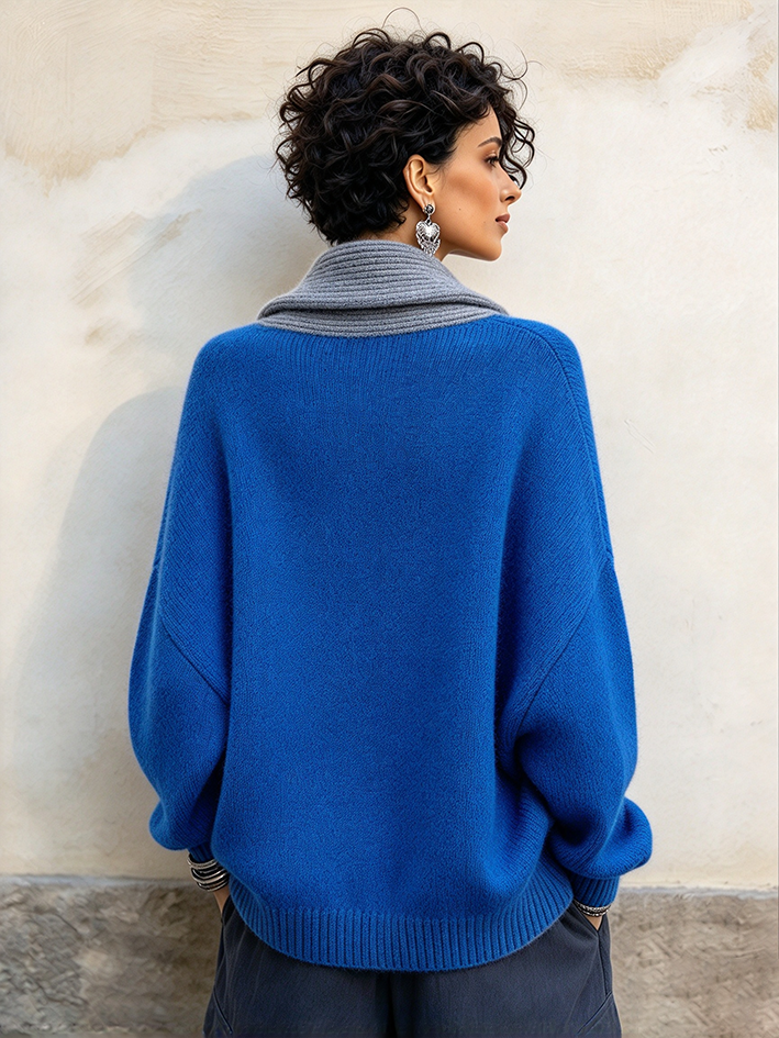 Maglione con collo a scialle color block blu elegante e accogliente