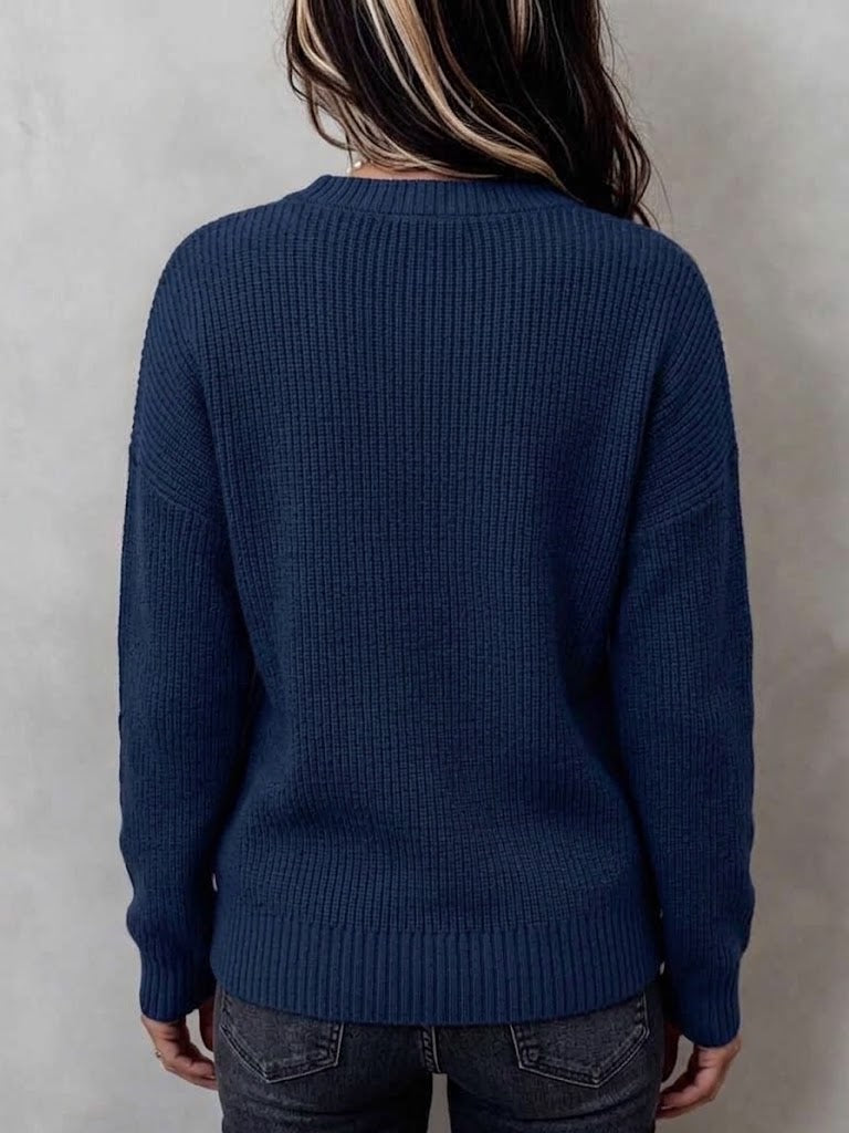 Maglione lavorato a maglia con dettagli distintivi di bottoni ritagliati