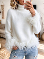 Kuscheliger Rollkragenpullover mit Federbesatz
