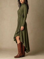 Elegante vestido midi de punto asimétrico con detalle retorcido que define la cintura