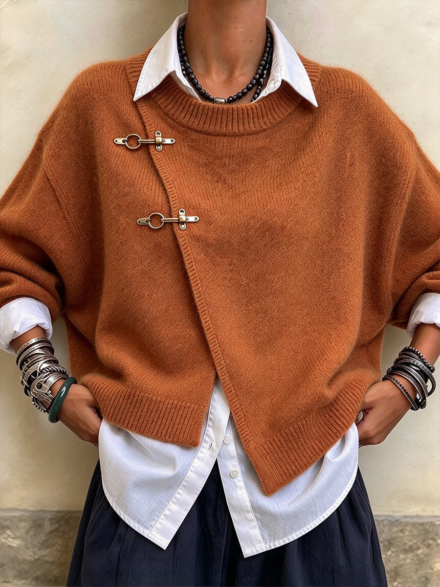 Top casual de punto asimétrico color caramelo con hebilla de metal