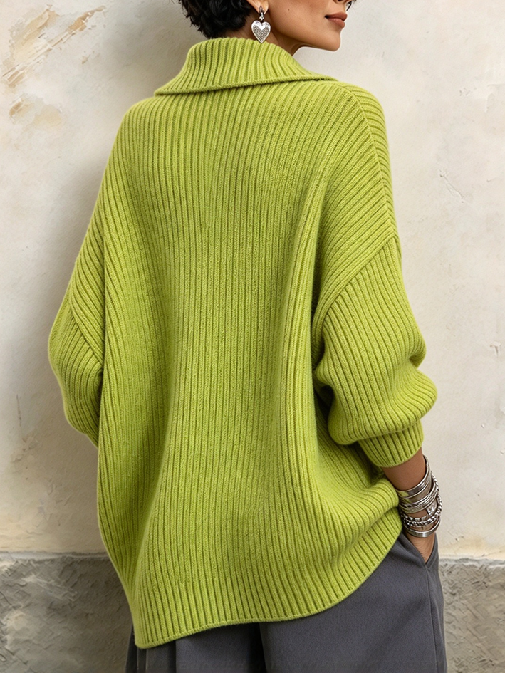 Comodo pullover in maglia a coste con colletto asimmetrico