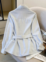 Camicia casual chic in cotone a righe con dettaglio cravatta