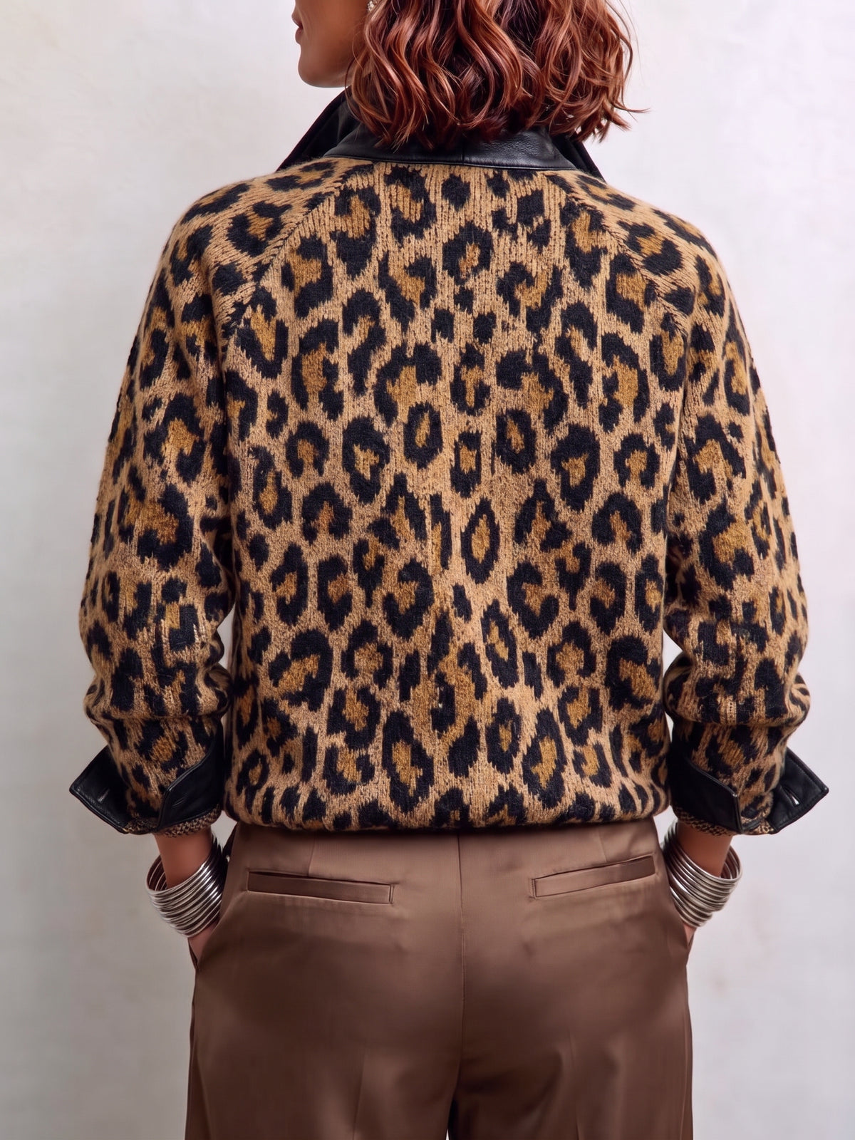 Audace giacca con finiture in pelle lavorata a maglia leopardata