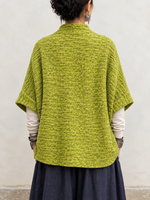Grobstrick-Cardigan mit großen, unregelmäßig geformten Knöpfen