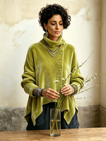 Top dolcevita chic in velluto con bottoni asimmetrici