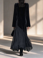 Abito lungo elegante caratterizzato da una combinazione di velluto e chiffon.