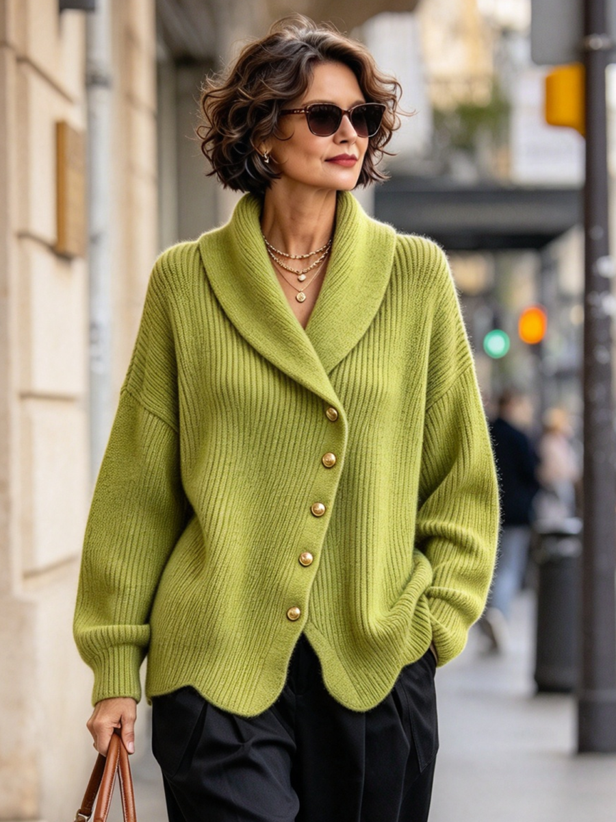 Schicker Pullover mit Schalkragen und gewelltem Saum