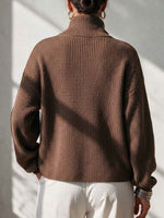 Asymmetrischer, geknöpfter Grobstrickpullover für Damen