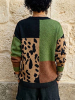 Maglione lavorato a maglia girocollo con stampa leopardata color block e tasca