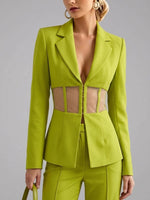 Blazer de solapa con cintura ceñida de malla transparente