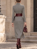 Elegante vestido midi cruzado con cinturón de cuero estilo vintage