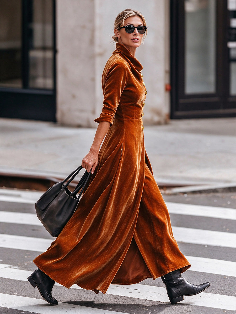 Maxikleid aus Samt mit Wasserfallausschnitt