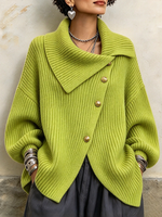 Ŝika Malsimetria Butona Turtleneck Svetero