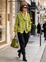 Schicker Pullover mit Schalkragen und gewelltem Saum